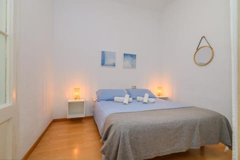 Playa a pie y a 15 minutos de Ramblas y Plaza Catalunya en metro Apartment in Badalona