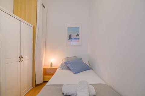 Playa a pie y a 15 minutos de Ramblas y Plaza Catalunya en metro Apartment in Badalona