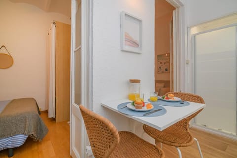 Playa a pie y a 15 minutos de Ramblas y Plaza Catalunya en metro Apartment in Badalona