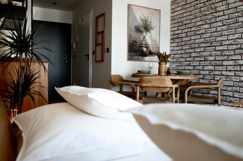 Bed, Living room