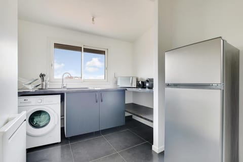 Kitchen or kitchenette, washing machine