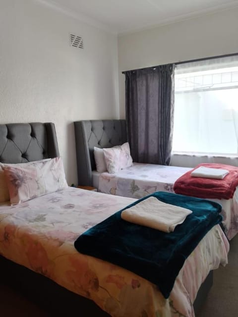 Twinex Accommodation Parow Bed and Breakfast in Cape Town