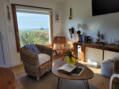 Natural landscape, TV and multimedia, Living room, Seating area, Garden view, Sea view