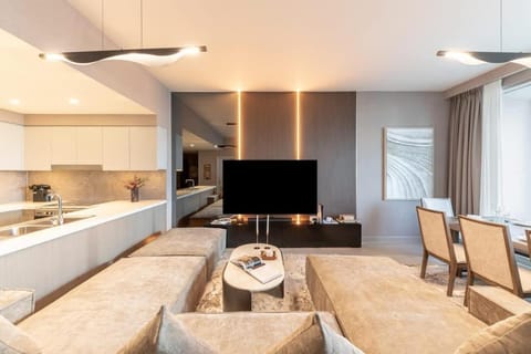 Royal 4BR Burj Khalifa View Dubai Mall Apartment in Dubai