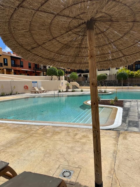 Swimming pool, sunbed
