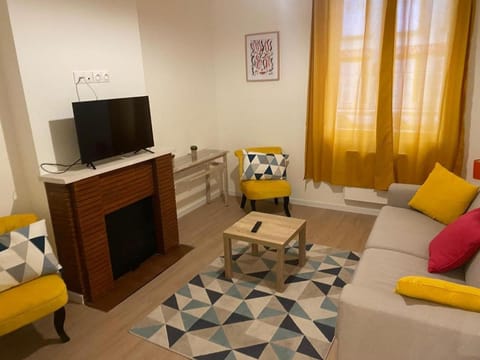 Communal lounge/ TV room, TV and multimedia, Living room, Seating area