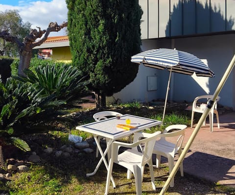 Patio, Spring, Dining area
