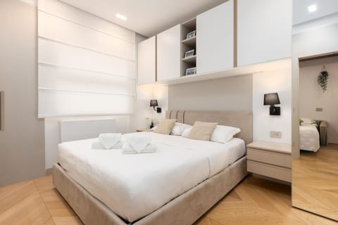 Bedroom, towels, wardrobe