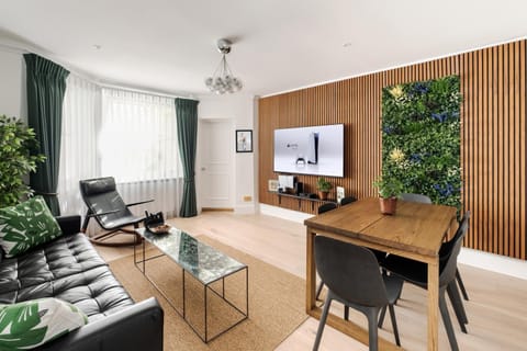 TV and multimedia, Living room, Seating area, Dining area, Evening entertainment