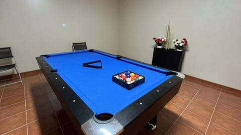 Billiard, Game Room