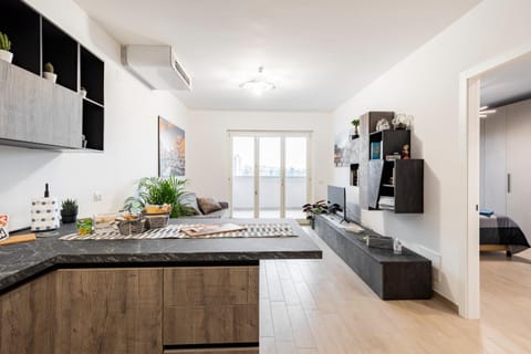 TV and multimedia, Coffee/tea facilities, Kitchen or kitchenette, Living room, Dining area, oven, stove