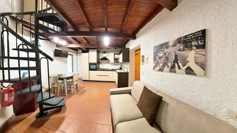 Night, TV and multimedia, Kitchen or kitchenette, Living room, Breakfast