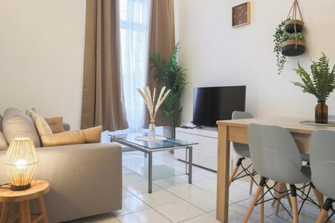 TV and multimedia, Living room, Dining area
