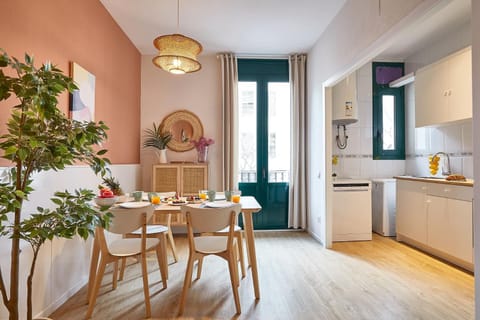 Kitchen or kitchenette, Seating area