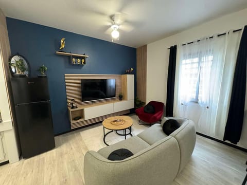 Communal lounge/ TV room, TV and multimedia, Living room, Seating area, Evening entertainment