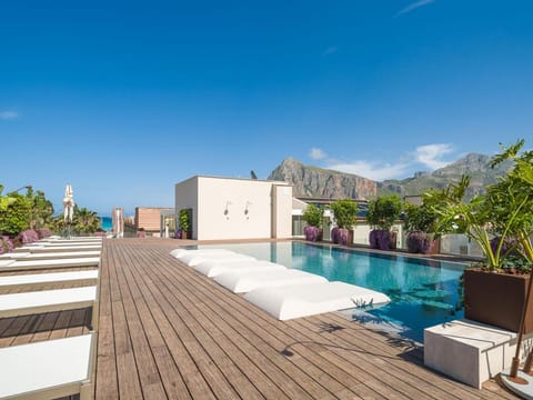 Mountain view, Swimming pool, sunbed