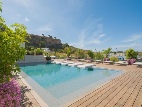 Mountain view, Pool view, Swimming pool, Swimming pool, sunbed