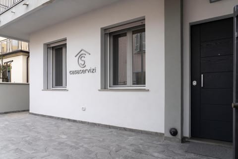 Property building, Facade/entrance, Property logo or sign, Garden, Inner courtyard view