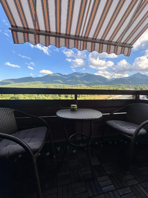View (from property/room), Balcony/Terrace, Mountain view