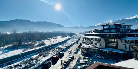 Balcony/Terrace, Mountain view