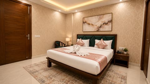 Photo of the whole room, Bedroom