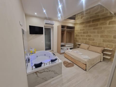 Bed, Photo of the whole room, air conditioner