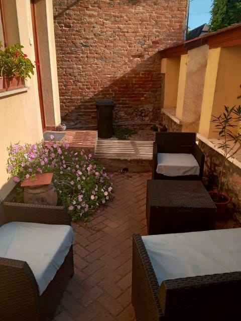 Patio, Seating area