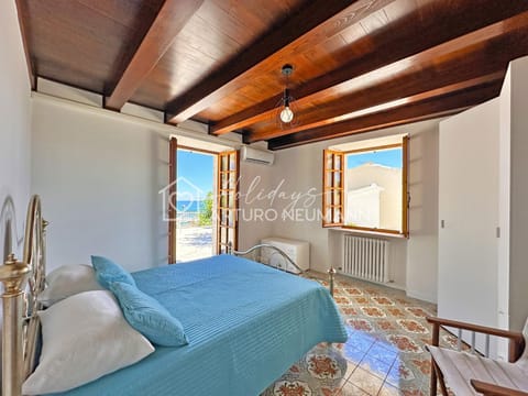 Bed, Natural landscape, Photo of the whole room, Bedroom, Sea view