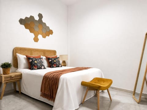 Bed, Bedroom, internet, air conditioner