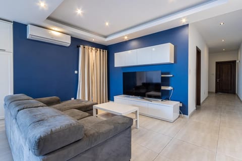 TV and multimedia, Living room, Seating area, air conditioner