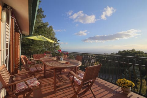 Day, View (from property/room), Dining area