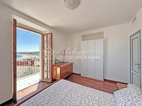 Bed, Natural landscape, View (from property/room), Balcony/Terrace, Photo of the whole room, Bedroom, wardrobe