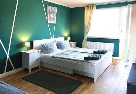 Bed, Living room, Photo of the whole room, Seating area, Bedroom, towels
