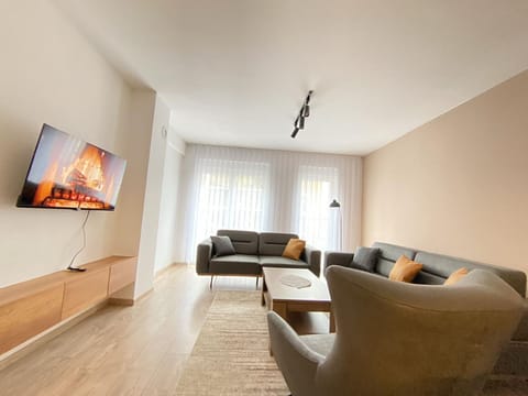 Communal lounge/ TV room, TV and multimedia, Living room, Seating area, Evening entertainment