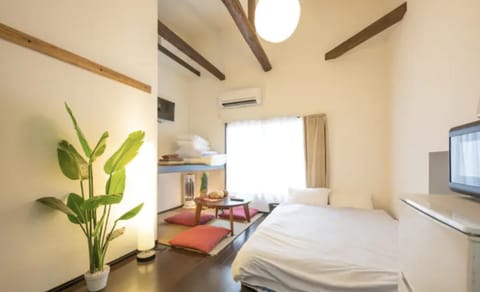Bed, TV and multimedia, Living room, Bedroom, air conditioner