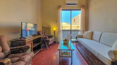 TV and multimedia, Balcony/Terrace, Living room, Seating area, air conditioner
