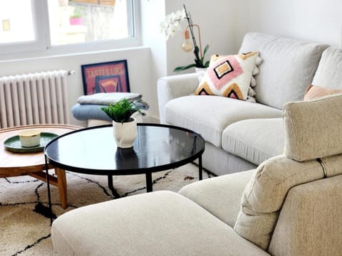 Living room, internet