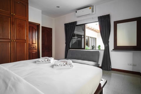 Bed, Photo of the whole room, Bedroom, towels, wardrobe, air conditioner