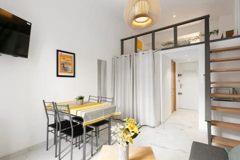 TV and multimedia, Kitchen or kitchenette, Dining area