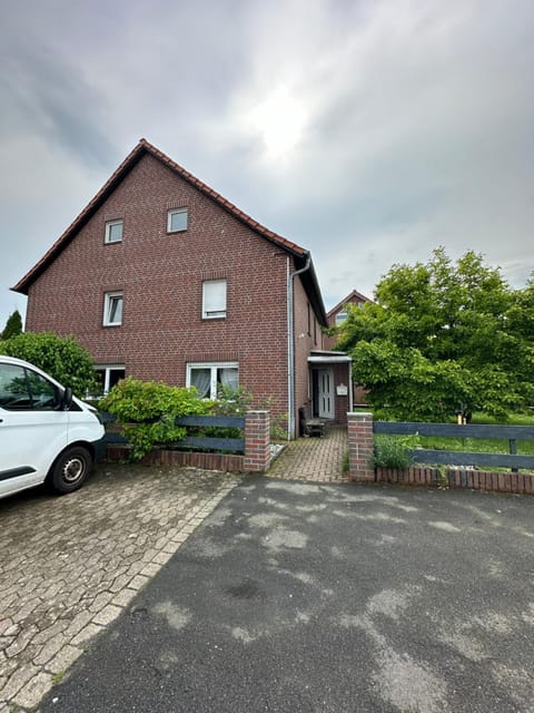 Property building, Garden, Parking