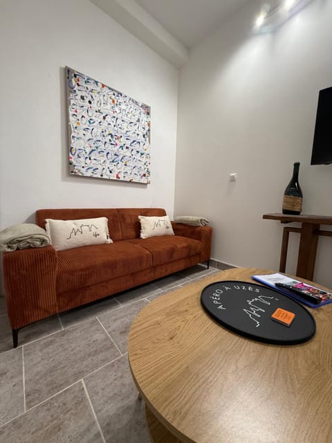 Communal lounge/ TV room, TV and multimedia, Living room, Seating area