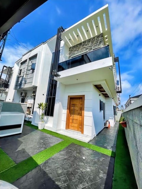 Property building, Neighbourhood, Street view, Parking