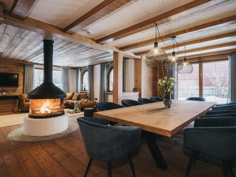 Seating area, Dining area