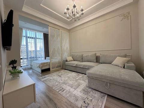 Bed, TV and multimedia, Bedroom