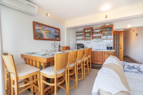 Kitchen or kitchenette, Seating area, Dining area, air conditioner