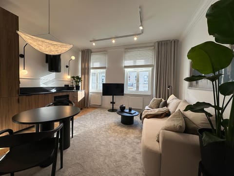 TV and multimedia, Seating area