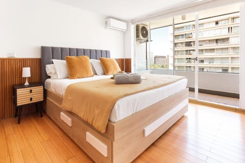Bedroom, air conditioner