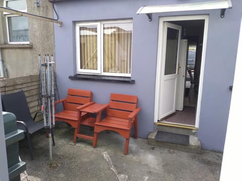 Cosy Cottage- Sleeps 4 Free Parking & Golf Nearby House in Buncrana