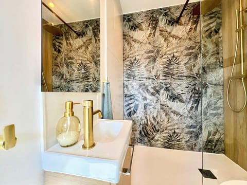 Lou Miradou 1 - Vieux village médiéval, Cosy, Clim, 2 personnes Apartment in Provence-Alpes-Côte d'Azur