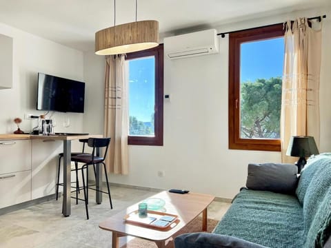 Lou Miradou 1 - Vieux village médiéval, Cosy, Clim, 2 personnes Apartment in Provence-Alpes-Côte d'Azur